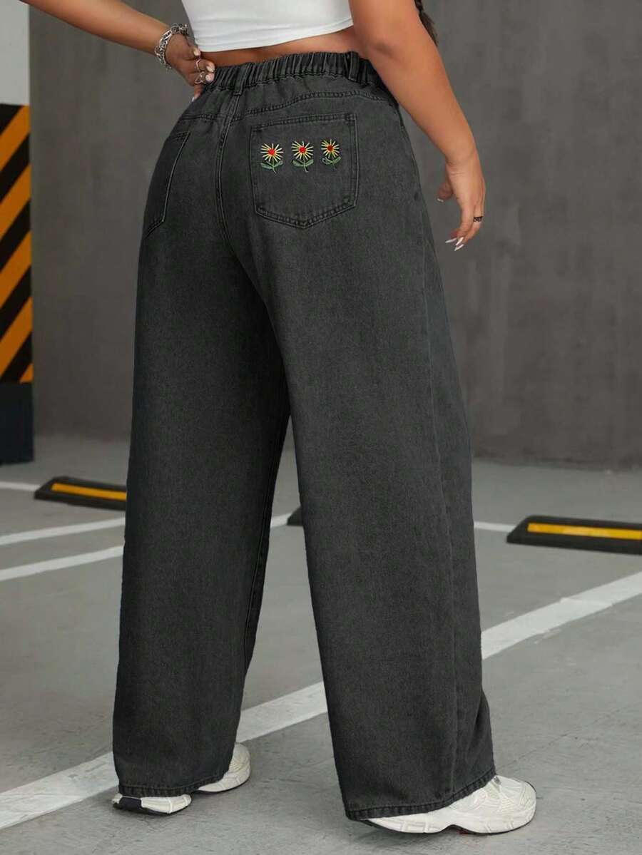 SHEIN Cottnline Plus Size Women Embroidered Mid-Waist Button Pocket Straight Leg Jeans - Dark Grey - View 1