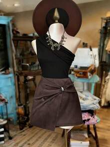 Franclia Elegante completo da donna nero con top aderente a spalla asimmetrica, vita stretta e fibbia minigonna stile avvolgente; Completo estivo da donna, outfit per vacanze estive, costume da carnevale, abbigliamento da donna per carnevale, completo casual da donna; Top nero, top a spalla asimmetrica, colletto arricciato, minigonna, gonna marrone, decorazione con fibbia gonna avvolgente, set alla moda e versatile, gonna aderente, maglietta morbida, elastica e comoda. Abbigliamento casual alla moda, adatto per l'ufficio, versatile e di stile per l'uso quotidiano, abbigliamento professionale per insegnanti in città - Multicolore - Visualizzare 3