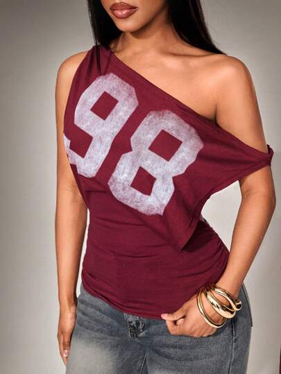 Radiana Sexy lässiges asymmetrisches Schulterfrei Top im Street-Style, vintage verwaschenes burgunderrotes Top, sexy rückenfreies verwaschenes Top, Top mit Zahlenprint, amerikanischer Street-Style Top, markantes Taille Top, lässiges Alltagstop, Lässig Top, sportliches Top, geeignet für Karneval, Musikfestivals, Konzerte, Country Musikfestivals, Streetwear