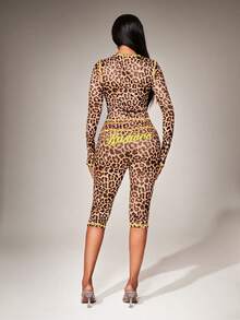 Radiana 两件套女士性感休闲豹纹撞色拼接装饰弹力针织套装，基础款长袖圆领T恤+高腰修身七分裤，豹纹休闲套装，休闲套装，七分裤套装，长袖套装，简约基础款套装，适合日常休闲外出、购物、聚会、俱乐部、夜店、嘉年华、派对、街头时尚、Y2K风格 - 彩色 - 查看 3