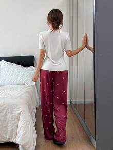 Dream Adore Bộ đồ hè 2 món: Áo dệt kim màu trơn phối ren kẻ sọc và quần pajama ống đứng in hình bướm. - Màu Đỏ Sâu - Xem 3