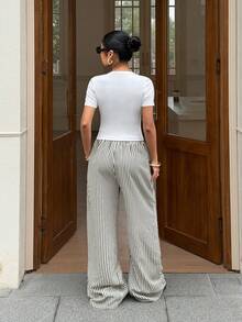 Muchica Conjunto de 2 piezas de camiseta de manga corta ajustada con bordado de caballo y pantalones holgados a rayas, nuevo estilo casual de verano - Blanco y Negro - Ver 2