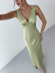 Aloruh 露背深V领鱼尾绿色缎面连衣裙 - 綠色 - 查看 3