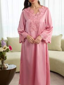 Al Najma Vestido holgado de línea A con cuello en V rosa, con bordado floral de encaje pesado para mujer - Rosa - Ver 5