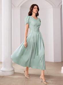 Modelyn Vestido verde de satén jacquard con parches y mangas de pétalos - Verde - Ver 8