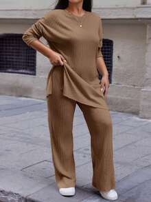 SHEIN Cottnline Conjunto De Pantalones Largos Y Camiseta Acanalada Con Dobladillo Con Aberturas De Talla Grande Para Mujer - Marrón - Ver 1