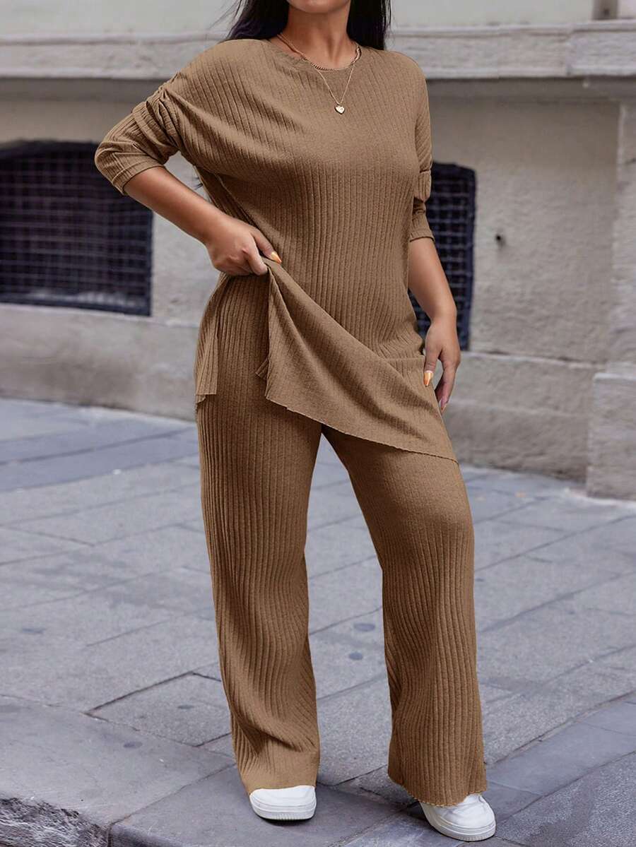 SHEIN Cottnline Conjunto De Pantalones Largos Y Camiseta Acanalada Con Dobladillo Con Aberturas De Talla Grande Para Mujer - Marrón - Ver 1