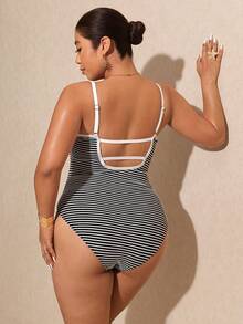 SHEIN Elaquor 大码条纹吊带连体泳衣 - 黑與白 - 查看 2