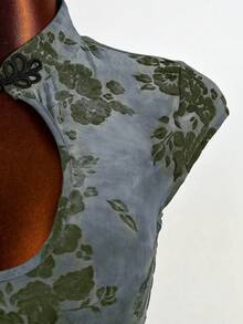 Zestiva 植绒花卉面料胸前镂空设计立领纽扣装饰性感露脐短袖T恤（女款） - 薄荷藍 - 查看 6