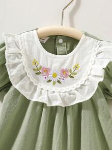 SHEIN 夏季新生女宝宝白色刺绣图案拼接绿色泡泡袖连衣裙，清新、可爱、甜美，非常适合外出和拍照。 - 綠色 - 查看 5