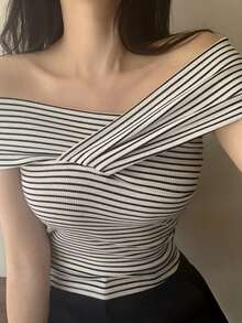 DAZY 优雅交叉露肩条纹修身上衣，小众设计高端女士T恤 - 黑與白 - 查看 5