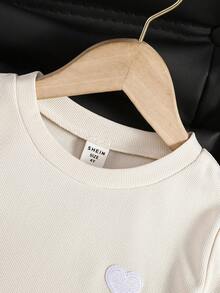 SHEIN Explorewe 女童时尚可爱爱心刺绣针织短袖T恤套装，适合休闲、运动、户外、度假等场合 - 杏色 - 查看 7