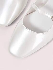 CUCCOO DOLLMOD Giày bệt mũi vuông kiểu Mary Jane màu nâu cà phê bóng, chất liệu da bóng, thích hợp cho đi làm, hẹn hò, dự tiệc, nghỉ lễ, đi học hoặc dịp Giáng sinh. - Ngọc trai trắng - Xem 7