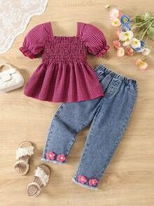 SHEIN 两件套女童休闲可爱格子衬衫和T恤，宽松版型，搭配复古水洗蓝色牛仔裤，裤脚毛边饰有黄色花卉刺绣，修身剪裁，面料柔软舒适，打造时尚街头风穿搭 - 彩色 - 查看 3