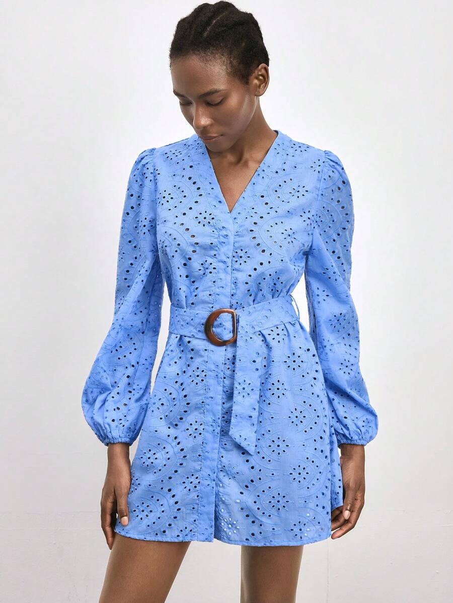 Maija Vestido corto casual de mujer con cuello en V, mangas de farol y bordado calado - Azul - Ver 1