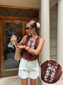 SHEIN Frenchy Women's Frenchy Casual Brown Linen Look Contrast Color White Floral Embroidered Ruffle Trim Notch Neck Sleeveless Boho Blouse Top,Summer,Casual Office, French Style,Business Casual Woman,Elegance,Old Money Style,Beach Vacation Resort Wear Boho Top Going Out Tops Women Casual,Summer,Carnival Women Look 2026 2026,Summer Holiday,Brown Top Brown Embroidered Top - Brown - View 4