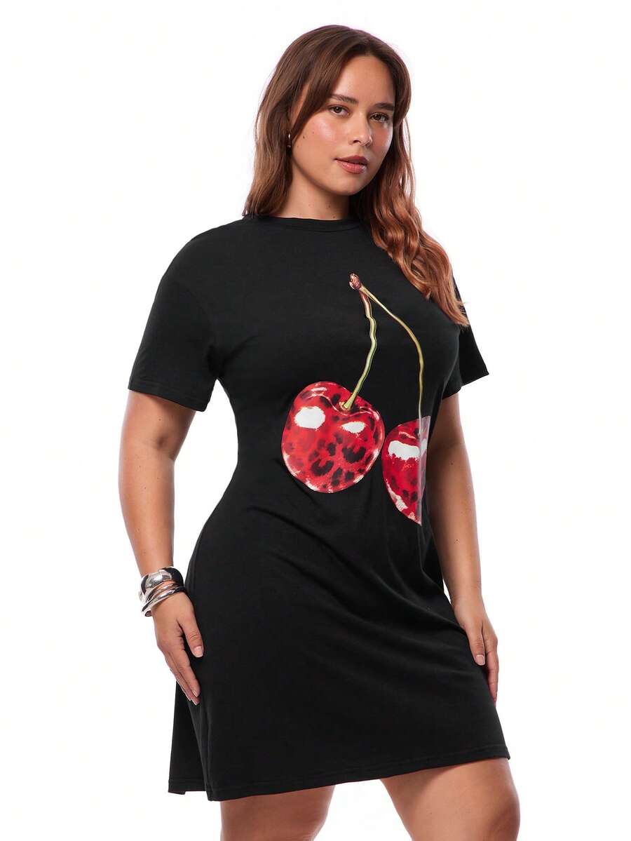 大码休闲樱桃印花圆领短袖连衣裙，度假，度假风，休闲连衣裙，女士度假装，女士假日服装，夏季假日服装，Maweii 大码连衣裙，带口袋的大码连衣裙，樱桃连衣裙，大码T恤连衣裙，女士连衣裙，女式连衣裙，女士裹身连衣裙
