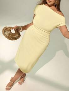 Auralis 大码优雅纯色不对称领短袖连衣裙 - 杏色 - 查看 1