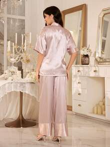 LuxeNights Bộ đồ ngủ nữ 2 món buộc dây phía trước, chất liệu satin thanh lịch, quần in họa tiết sọc, phù hợp cho mọi mùa, có thể mặc ngoài. - Hồng - Xem 2