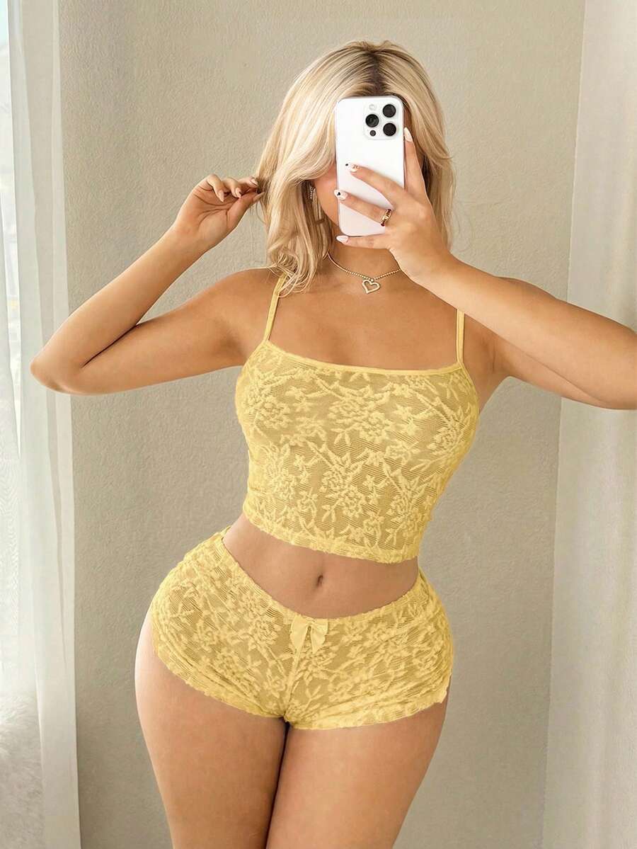 SHEIN Sweetina 纯色纹理面料露脐吊带背心和低腰短裤套装 - 淡黃色 - 查看 1