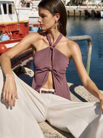 Nöista Halter Top With Doble Knot In Front And Opening In Purple Color.