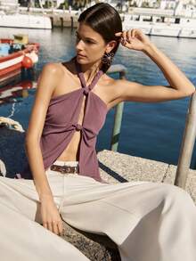 Nöista Áo hai dây cổ yếm màu tím nhạt với chi tiết thắt nút đôi phía trước và đường xẻ tinh tế. Kiểu dáng ôm sát với chất liệu dệt kim có họa tiết, hoàn hảo cho mùa hè, phong cách đi biển và những bộ trang phục dễ dàng chuyển đổi từ ban ngày sang ban đêm. - Màu tím - Xem 1