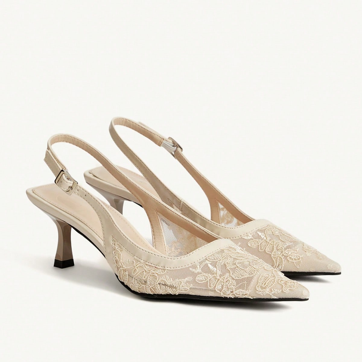 Sandalias de tacón alto con punta elegante y estilo floral de encaje, nuevo estilo chino, adecuado para mujeres que buscan temperamento, muy apropiad