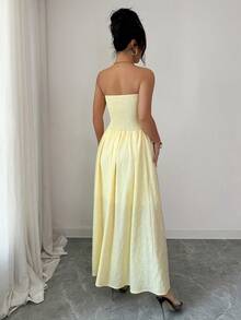 Selianne 优雅女士无肩带黄色连衣裙，收腰显瘦设计，尽显精致优雅。适合多种场合：正式工作装、通勤、性感装扮、浪漫法式风情、休闲外出、度假、中东复古主题活动、温馨下午茶聚会、魅力派对，以及新年、感恩节、圣诞节、情人节等节日庆典。 - 鵝黃色 - 查看 2