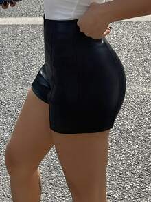 DAZY 女士夏季时尚纯色修身PU皮短裤 - 黑色 - 查看 2