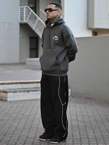 Devon Thys 男士秋冬简约山地标语印花口袋抽绳连帽卫衣，长袖上衣 - 深灰色 - 查看 7