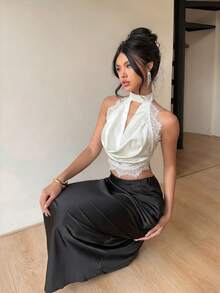 Aloruh 女士浪漫纯白色深V领露背蕾丝拼接垂褶吊带衫 - 白色 - 查看 6