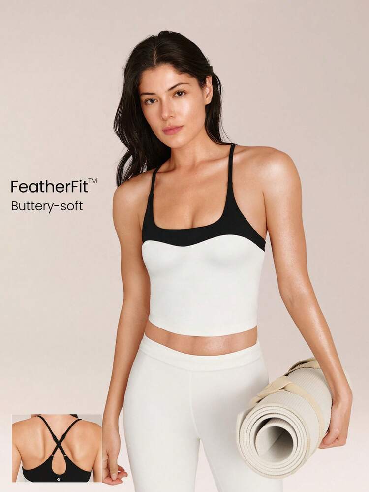 FeatherFit™ エナジャイザー スリムフィット カラーコントラスト クロスオーバーストラップ ローネックライン 取り外し可能なカップ クロップド アクティブタンク ロー インパクト ヨガ ピラティス スタジオ デイリーカジュアルウェア 秋冬