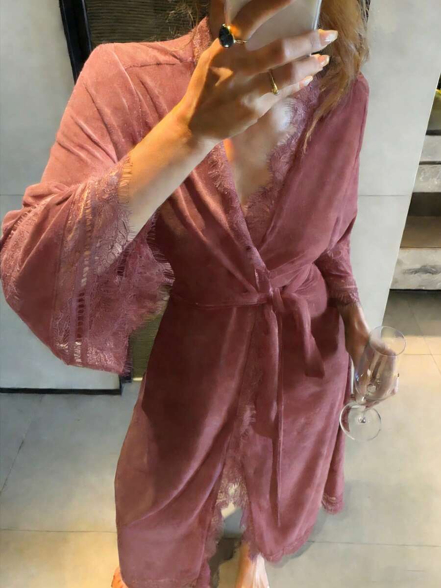 DAZY 女款秋冬天鵝絨拼接蕾絲寬鬆長款睡袍睡衣 - 粉色 - View 1