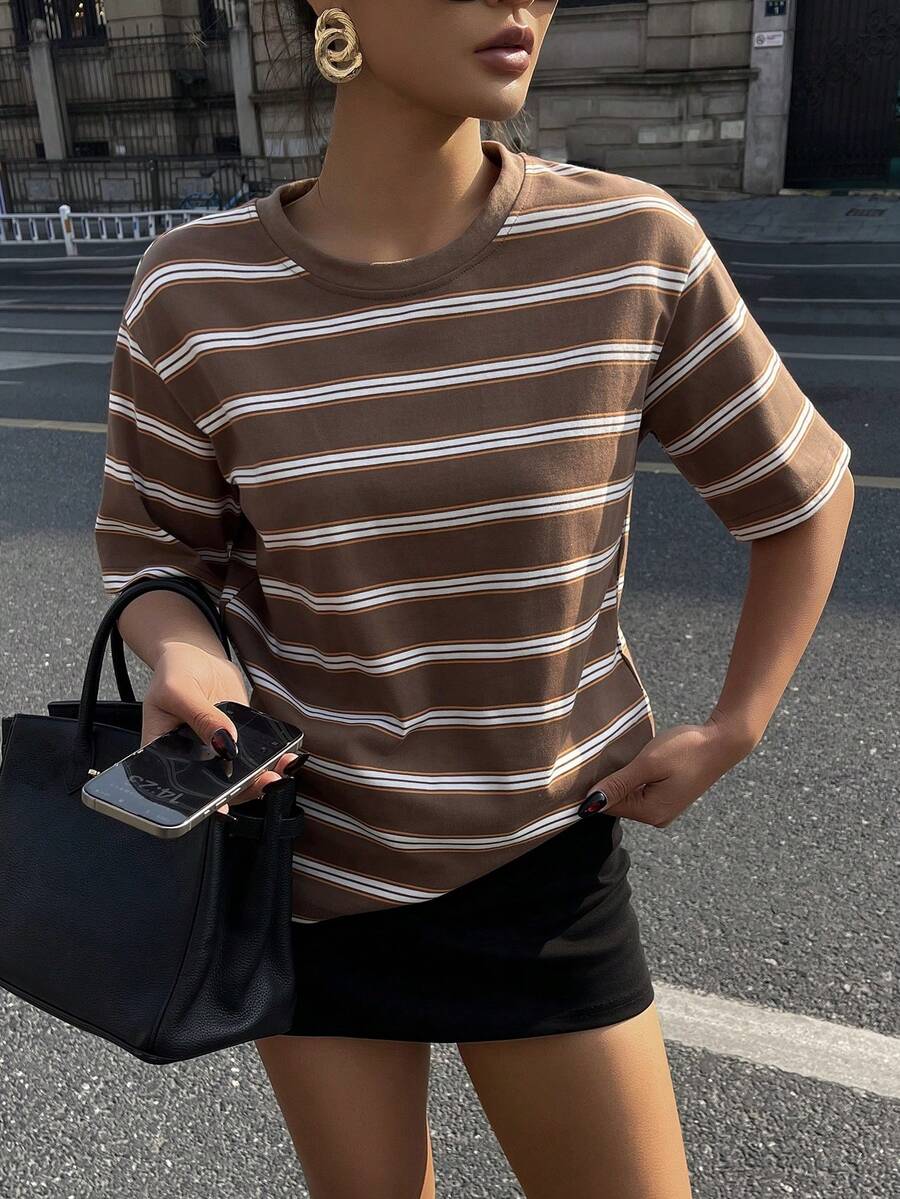 DAZY 条纹撞色印花圆领休闲短袖T恤，夏季 - 駝色 - 查看 1