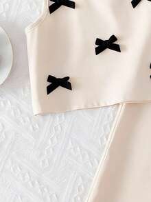 SHEIN Playful Pals 2件套婴幼儿男女通用0-3岁时尚可爱3D蝴蝶结装饰无袖上衣和短裤套装，适合日常穿着、度假、春夏穿着。 - 杏色 - 查看 6