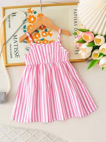 SHEIN 女婴时尚优雅休闲简约粉色条纹吊带连衣裙，舒适梭织面料，饰有3D蝴蝶结，春夏新品，适合生日派对、日常穿着、户外旅行等场合，可爱又时尚。 - 粉色 - 查看 2