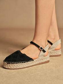 Rosivie Women's Buckle Design Casual Fashion Flat Sandals - Black and White - View 1