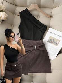 Franclia Elegante completo da donna nero con top aderente a spalla asimmetrica, vita stretta e fibbia minigonna stile avvolgente; Completo estivo da donna, outfit per vacanze estive, costume da carnevale, abbigliamento da donna per carnevale, completo casual da donna; Top nero, top a spalla asimmetrica, colletto arricciato, minigonna, gonna marrone, decorazione con fibbia gonna avvolgente, set alla moda e versatile, gonna aderente, maglietta morbida, elastica e comoda. Abbigliamento casual alla moda, adatto per l'ufficio, versatile e di stile per l'uso quotidiano, abbigliamento professionale per insegnanti in città - Multicolore - Visualizzare 1