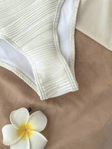 SHEIN 3件套女童可爱泳衣套装，含网纱围巾，时尚设计，款式端庄，适合海滩、游泳、度假、夏季穿着。 - 米色 - 查看 4