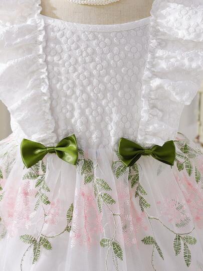 SHEIN Glamorique Kids Young Girl Elegant Graceful Ivory Jacquard Flare Sleeve Dress With Green Cinched Waist Design, Slim Fit Pink Floral Mesh Puff Skirt Party Dress