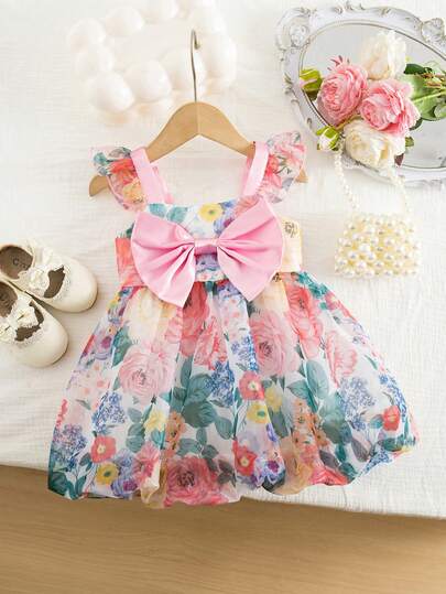这款一件式可爱女婴休闲简约印花连衣裙，配有大蝴蝶结，适合生日派对、晚宴、演出、婚礼、洗礼、开幕式、日常穿着、上学、郊游以及春夏季节穿着。