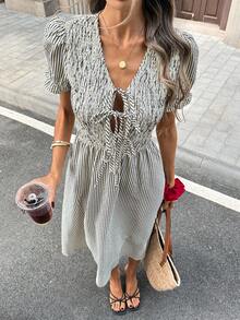 Pariaura 女士复古条纹纹理V领收腰中长连衣裙，花瓣袖，法式乡村风格 - 黑色 - 查看 5