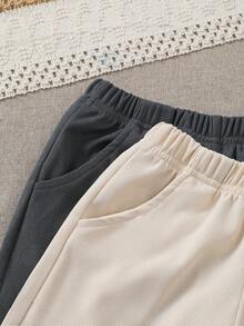 SHEIN 男童休闲宽松短袖T恤短裤套装，4件装，灰色、深灰色、杏色可选，印有“MILANO”字样和旗帜元素，舒适百搭，适合休闲、居家、外出、上学、度假、兄弟姐妹搭配，夏季穿着。 - 彩色 - 查看 3