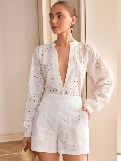 CLARA VERO Conjunto de blusa com decote em V e shorts de cintura alta em tecido bordado inglês branco: cintura ajustada e barra curta e solta, perfeito para piqueniques de verão ou looks de férias. Confeccionado em poliéster bordado sem elastano, com mangas bufantes longas, bolso frontal em V profundo e zíper lateral invisível.