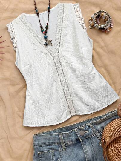 Franclia Plus Size Women White V-Neck Textured Fabric Lace Trim Sleeveless Loose Casual Camisole