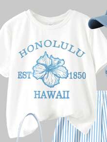 Bộ 2 món cho bé gái tuổi teen, gồm áo thun ngắn tay cổ tròn kẻ sọc màu xanh da trời in họa tiết hoa dâm bụt và chữ, cùng quần short, thích hợp mặc hàng ngày vào mùa xuân/hè, đi chơi, đi biển và nghỉ dưỡng. - Nhiều màu - Xem 5