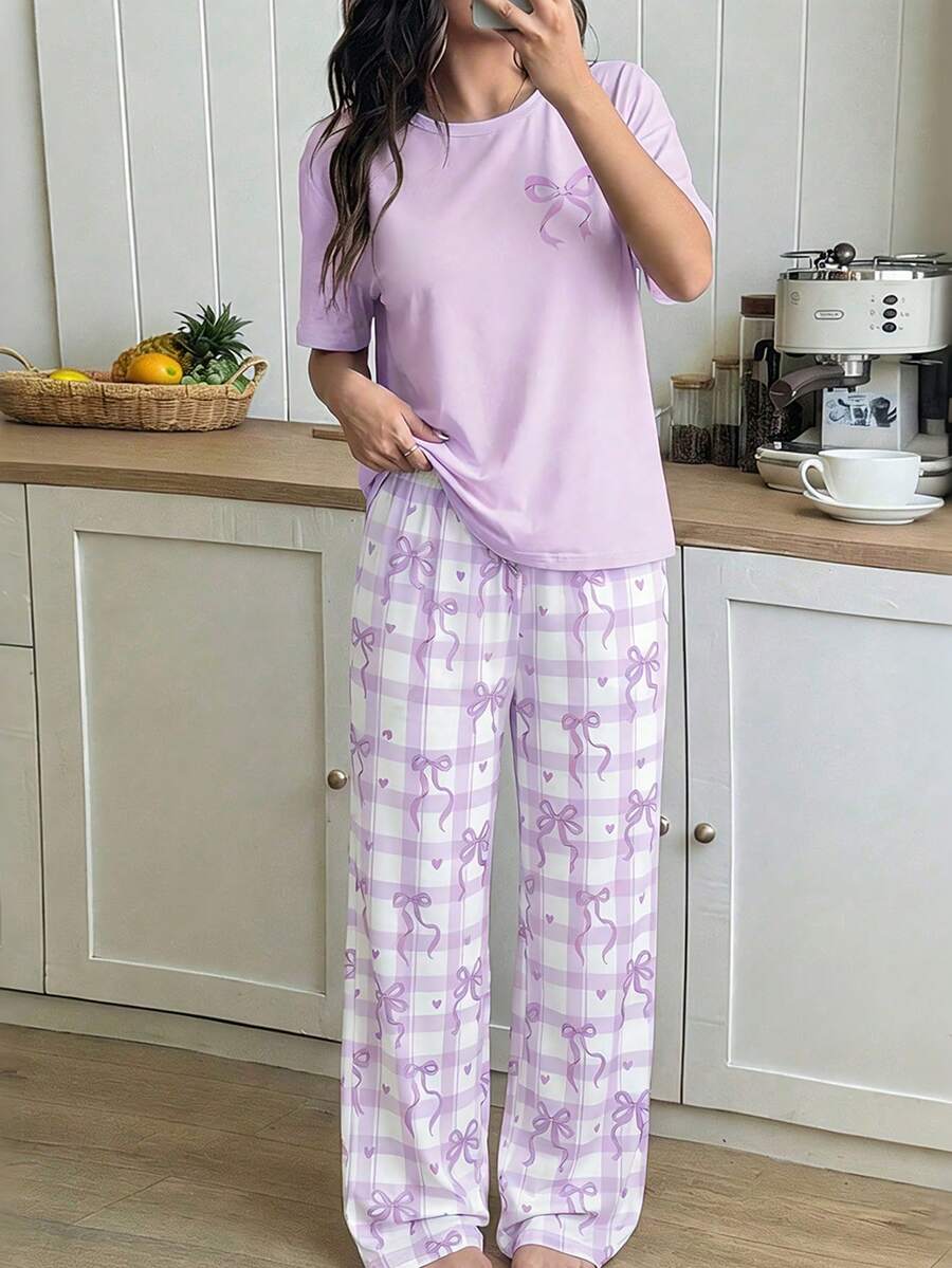 少女两件套睡衣，紫色圆领短袖蝴蝶结印花上衣搭配格子蝴蝶结爱心印花长裤，休闲舒适的夏季睡衣