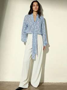 Aveloria Modichic V领前开襟黑白波点印花雪纺宽松基础款衬衫，配围巾，休闲通勤优雅百搭女式衬衫 - 藍色 - 查看 4