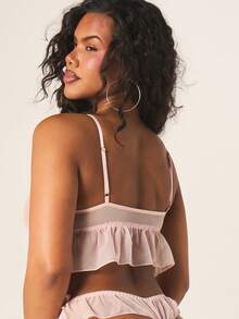 MISSGUIDED Conjunto de lencería con sujetador de encaje y malla, y pantaleta con volantes, ropa interior íntima de dos piezas para el Día de San Valentín - Rosa - Ver 2