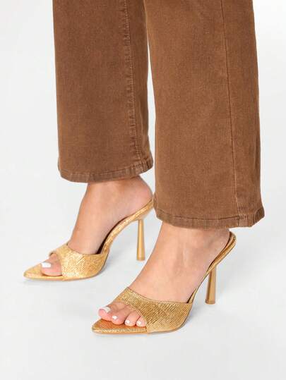 Glitzique 女士金色金字塔装饰尖头细高跟穆勒凉鞋，迷人派对高跟凉鞋